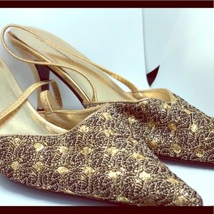 Heel strap pointed toe gold kitten heels